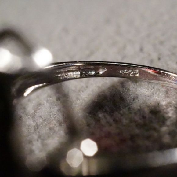 Garnet and white topaz ring, size 8.5 ring in 925 sterling silver - Picture 5 of 6